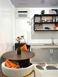 Solara Boutique Room with Kitchen, Netflix & Private Bath