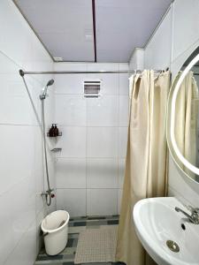 Solara Boutique Room with Kitchen, Netflix & Private Bath