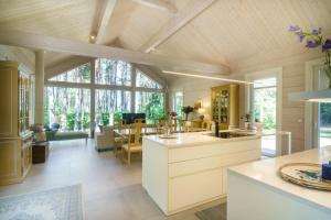 Karepa Beach House - neemetipus, 2 liivaranda, privaatsus ja päikeseloojang