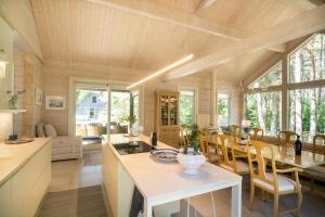 Karepa Beach House - neemetipus, 2 liivaranda, privaatsus ja päikeseloojang