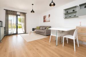 PATTY 1 a modern Apartment with Outdoor Kitchen & Terrace in Umag
