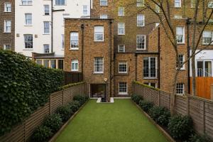Stylish Two-Bedroom Notting Hill Garden Flat