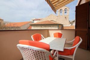 Sunny,spacious apartmant Pag