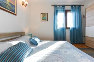 Sunny,spacious apartmant Pag