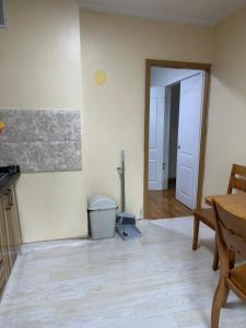 Cozy 2 BR Apartment with Easy Access