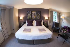 Family Double Room room in Hogarths Stone Manor