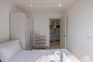 Luxury OnNutBTSE9 40SQMT Netflix & BTS& Pool & Gym 2 mins to BTS