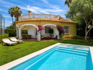 Villa independiente, vistas a golf, cerca playa