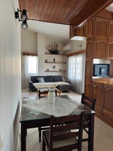 Nerea Apartment Kalamata- Cozy stay near the beach