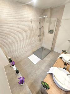 Functionnal 2BR Flat w free parking