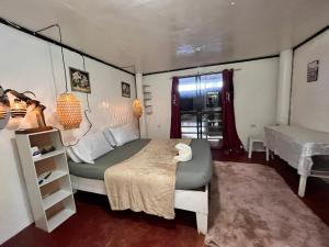 Casa de Viajeros AC room 2nd flr 600mbps spacious 5 minutes to the beach