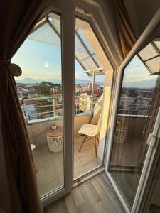 Downtown One-Bedroom Deluxe Apartment