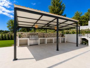 Sani Petra Retreat - Luxury villa in Sani with private pool and large garden