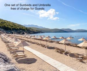 Lux Studio Lustica Bay and Car