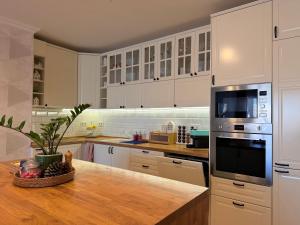 South Bay Family Apartment with 2 Parking Spaces