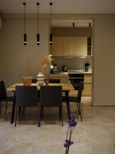 Art vacation apartment for 7 guests in Durrës city center