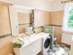 Hillside Apartment with AC & heating in Grande Maison