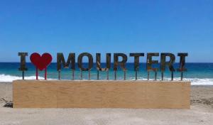 beach mourteri Evia