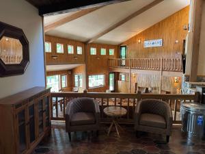 Remodeled 4BR 2 5BA Peninsula Lakehouse at 5RK Ranch Lakeside Private Sandy Shoreline Fireplace & Decks Hayward WI