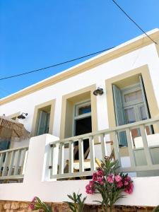 VOUTAKIA RETREAT Seafront Villa