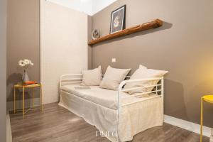 Elegant Grey Suite img15