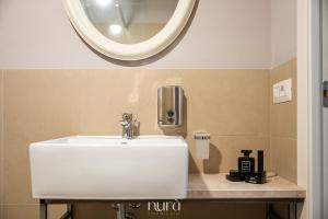 Elegant Grey Suite img19