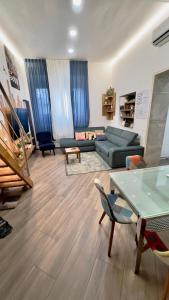 Monem’s House portello