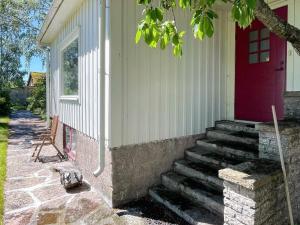 8 person holiday home in MÖRBYLÅNGA