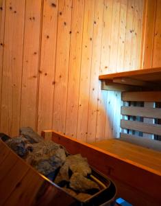 Private wellness with panoramic view, sauna & jacuzzi