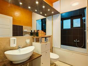 DivaLux New Suite D Boutique Hotel with AC and Wi-Fi