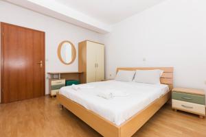 Nikola Apartments