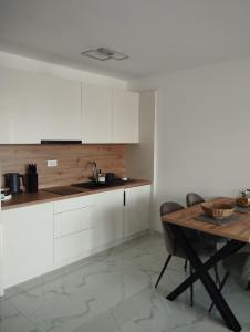 Apartment with pool