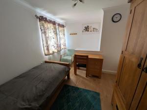 6 bedroom house Trochetia