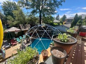 Quaint Attic Suite with Heated Pool Year-Round