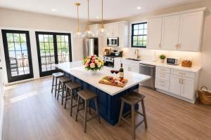 Magnolia Breeze Modern Coastal Charm