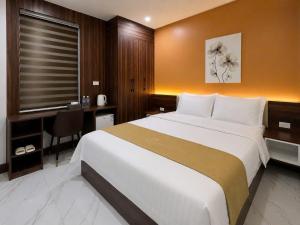 Crowne Plaza Hotel