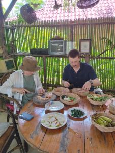 Savet Family Homestay & Tour