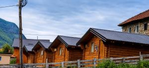Dedushi Guesthouse &Wood cabins-Camping place