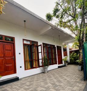 Aqua Shade Family Apartment -Weligama