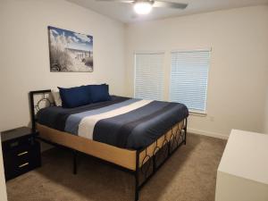 Luxury Resort Living, Pool, BBQ, Fitness Center, 1st Floor, Minutes 2 May Clinic