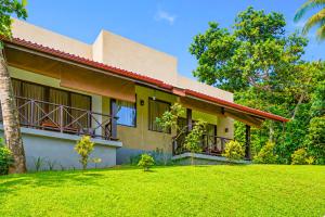 NatureSurf Villas - Private Garden Retreat at Hiriketiya Beach SPA, Surf & Relaxation