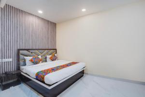 FabHotel Crystal Zee