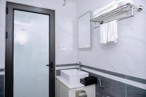 Hoang Long Apartment