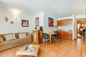 Theos House - Happy Rentals