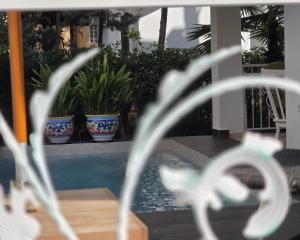 Villa Dyrrahu with Pool & Sea Access