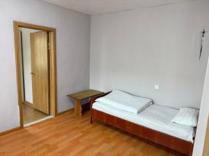 Khongor Guest house & Tours