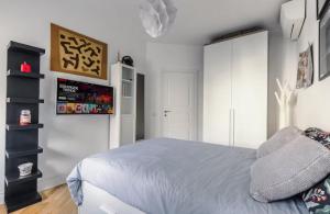 Large Room with private Bathroom