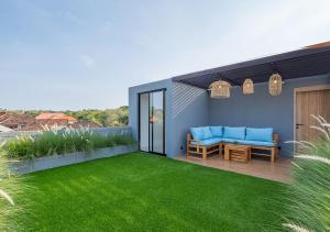 LUXE Villa Ayra 8A by OriVista, 10 Min to Beach