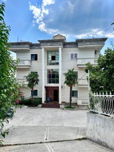 Skylark Apartments - Free Parking