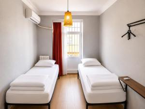 TAKSiM Ground Floor - 3 BEDROOM - 1 Living Room - Full Kitchen